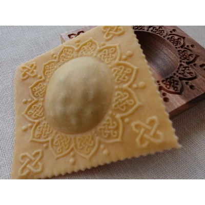 Ravioli mintázófa 10 x 10 cm (kelta virág mintás)