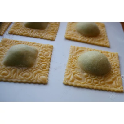 Ravioli mintázófa (méhecskés)